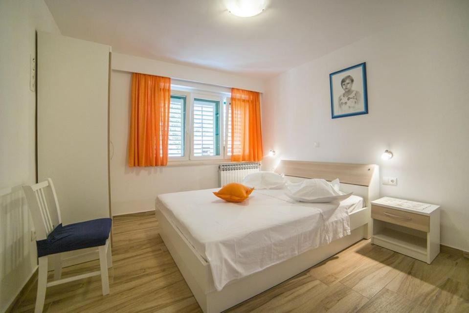 Apartmani Stipan Brela Exterior photo